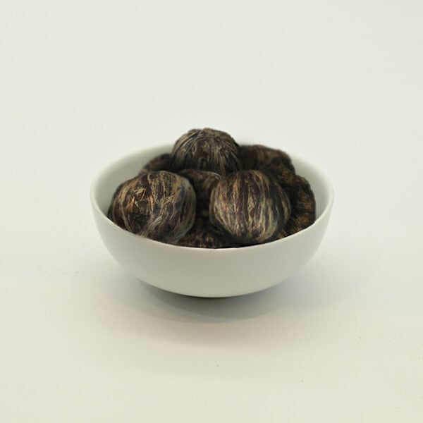 Mrsoldbuckspantrywatergardenteadragoneyes